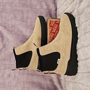 Vans Women's Beige and Black Ankle Booties